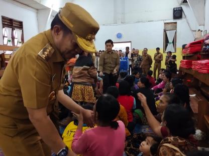 Pj Gubernur Sumut Kunjungi Korban Banjir Bandang Kenegerian Sihotang